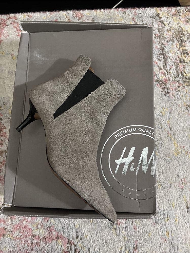 Botine H&M piele intoarsa