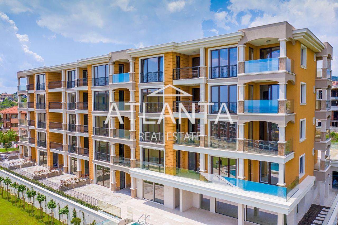 Продава се Тристаен апартамент в к.к. Св.Св. Константин и Елена - 104 кв.м за 2395 €/кв.м - Снимка #1