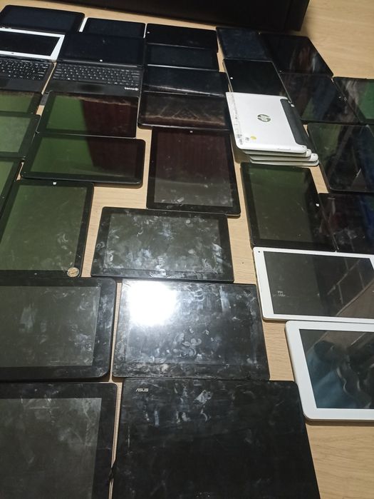Vând lot de 60 tablete