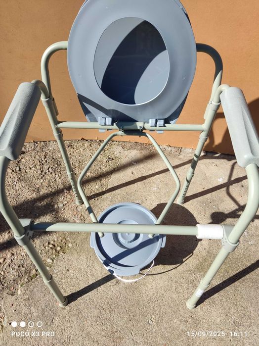 Scaun pliabil Cu Toaleta  AT51026