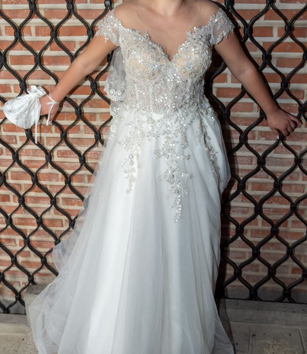 vand rochie mireasa