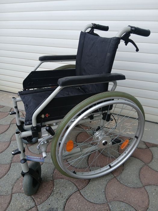 Cărucior invalizi pliabil