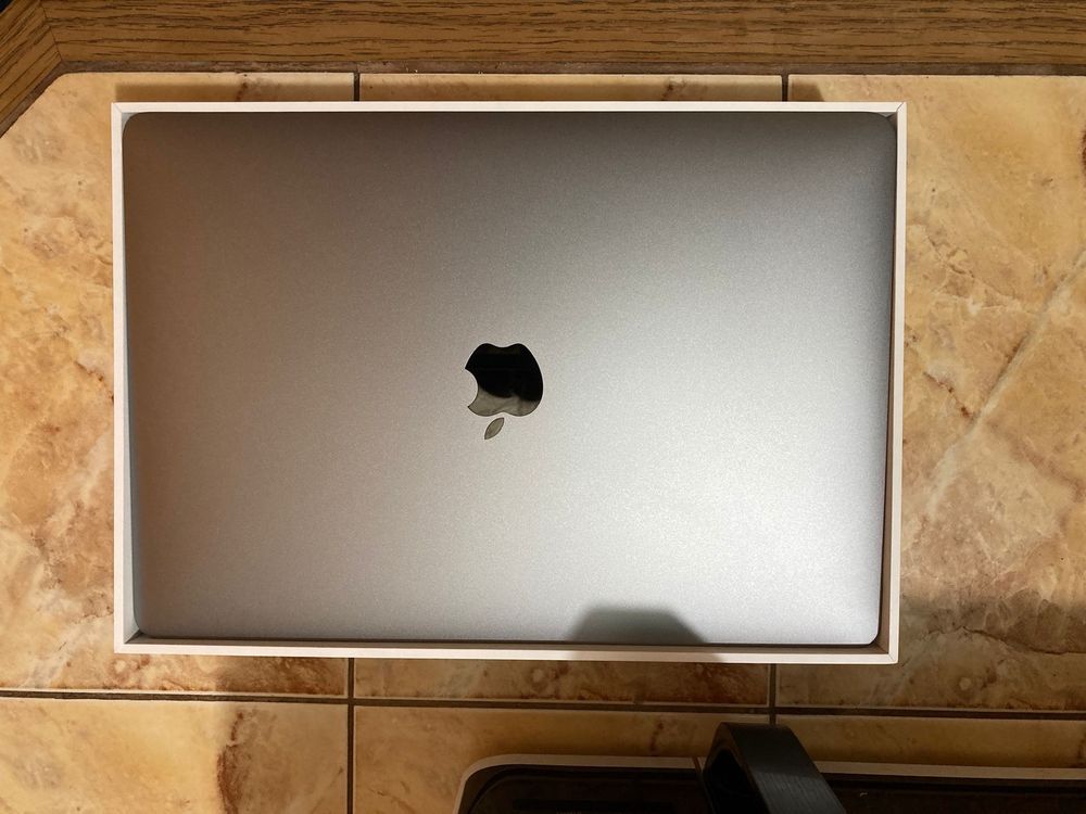 Vand  Macbook Air 13” True tone