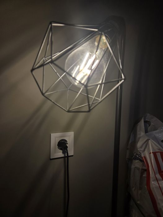 Декоративна настолна лампа