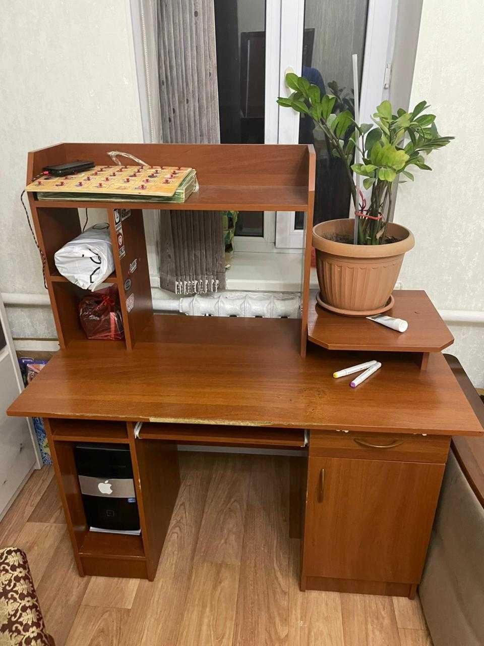 Компьютерный стол