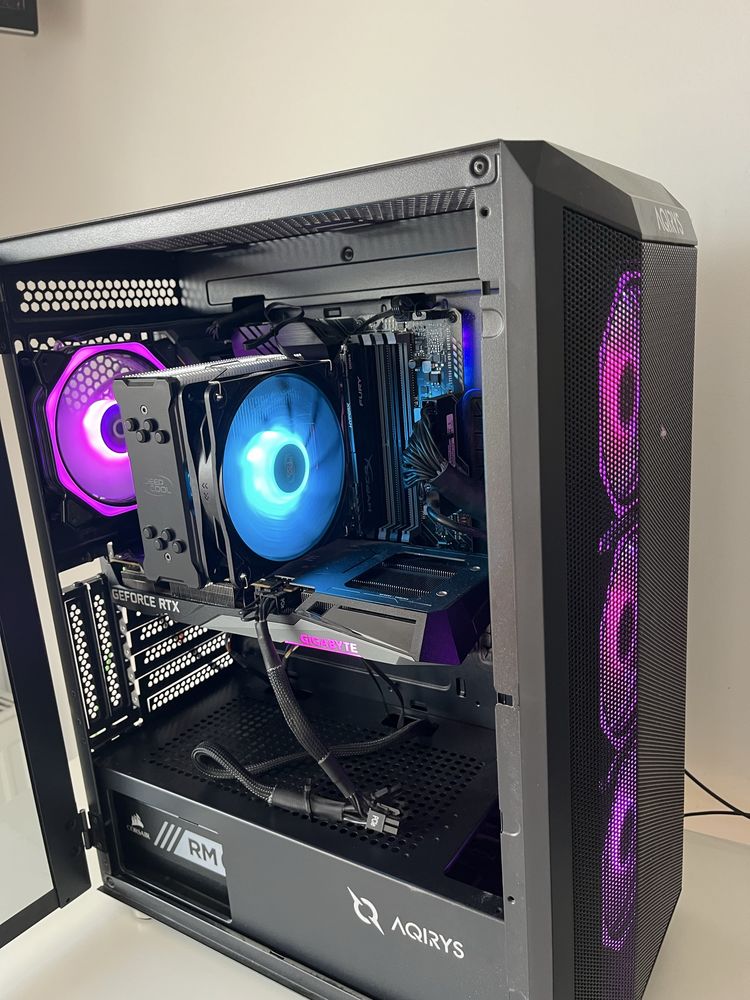 Pc gaming, stare excelenta. Functioneaza perfect + monitor DELL 144 Hz