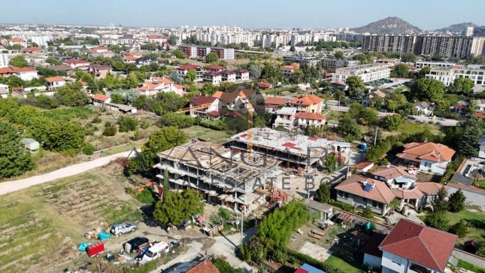 оф.22152 Тристаен с Двор Беломорски