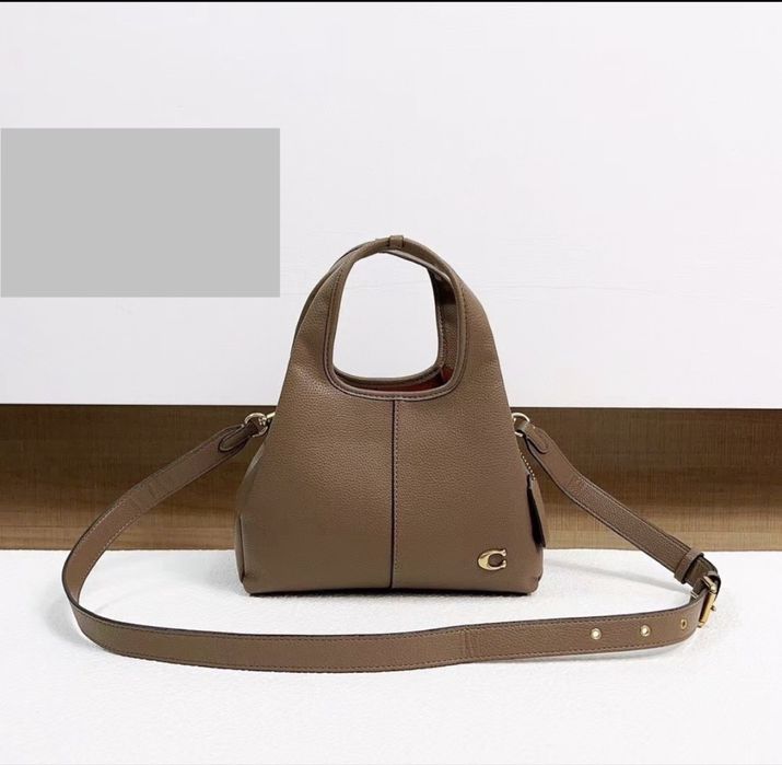 Уникална дамска чанта Coach