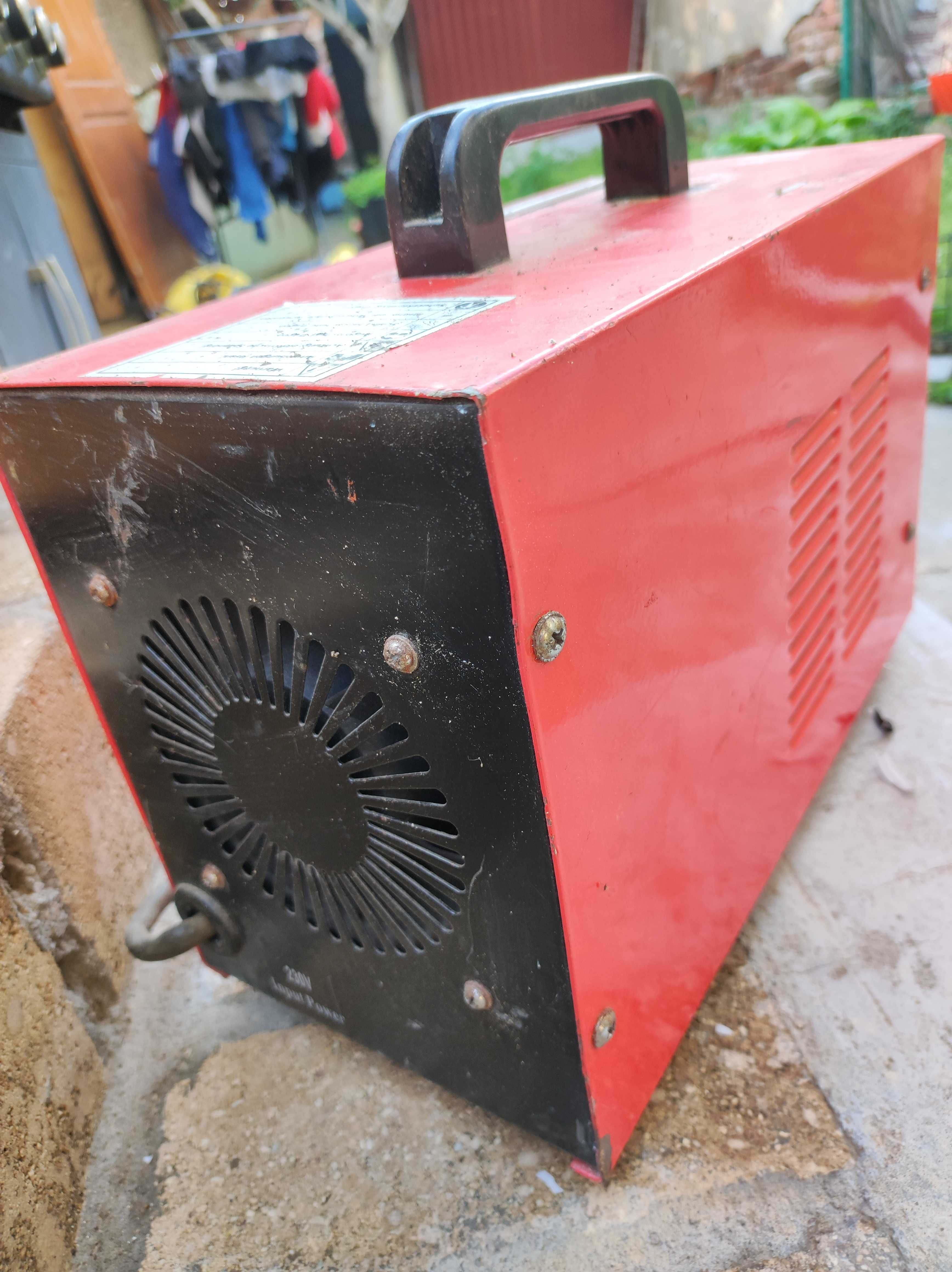 Продавам електрожен (заваръчен апарат) Top Craft TWM-40/140.