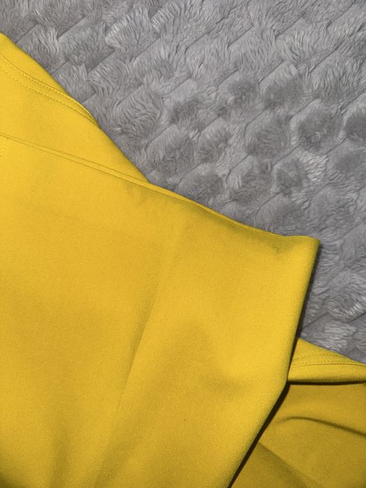 Жълт костюм xs ZARA