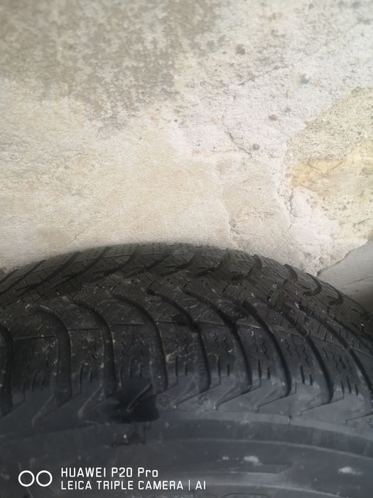 Продавам две гуми с джанти