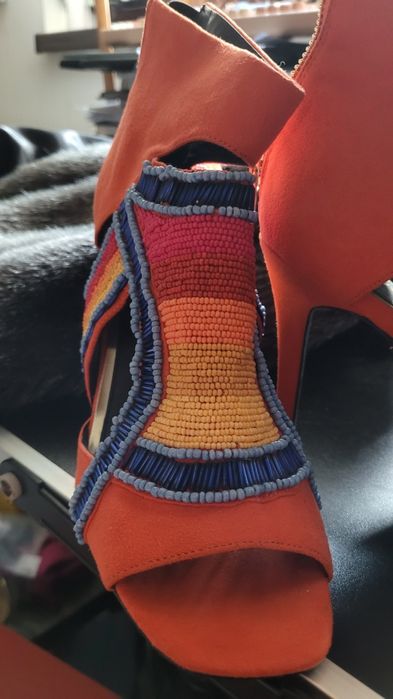 Sandale portocalii cu mărgele colorate – design deosebit, mărimea 38,5