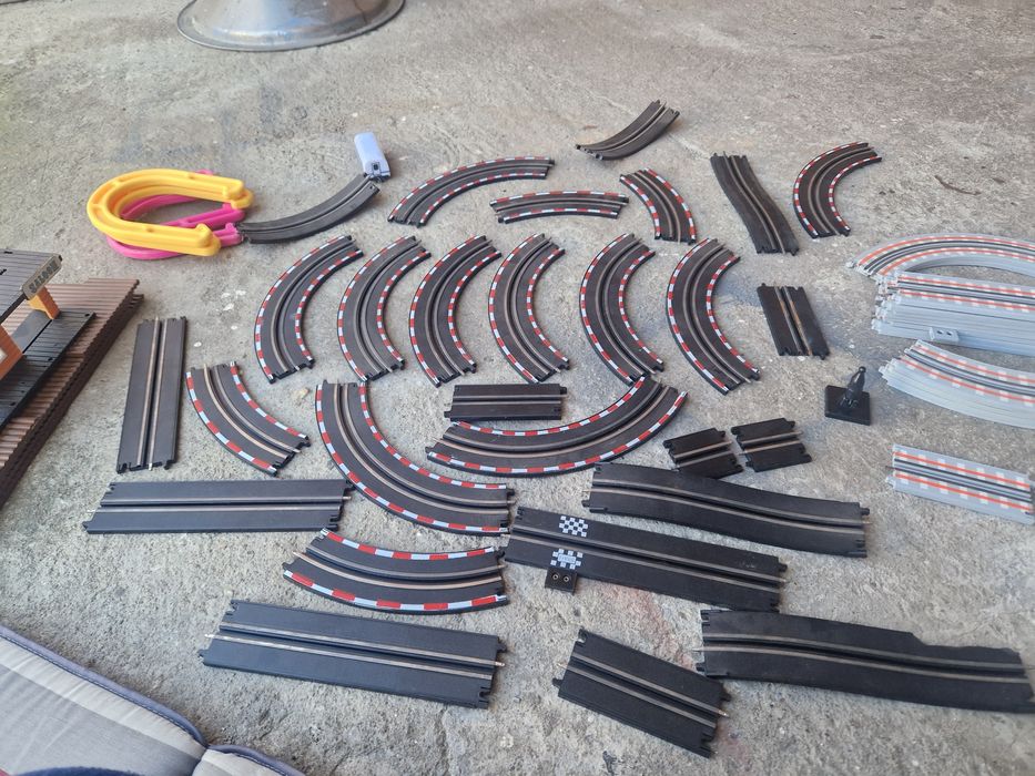 Vând pista de mașini Cowa ( fără mașini )