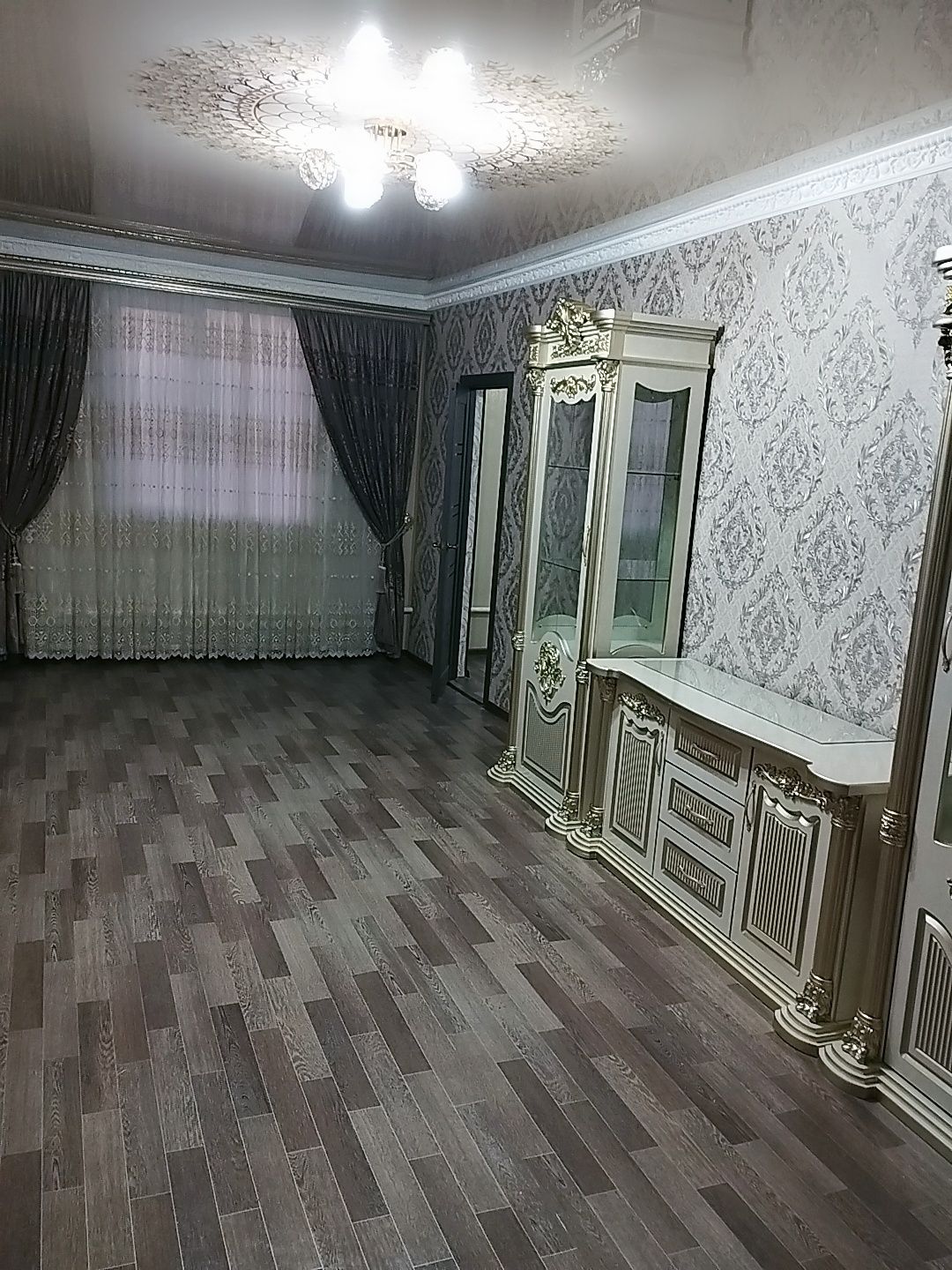 ПРОДАЁТСЯ 2мк Центр 4этаж 3х комнатная по И.Каримов