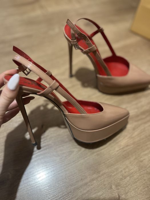 Бежови Токчета с Тънък Ток