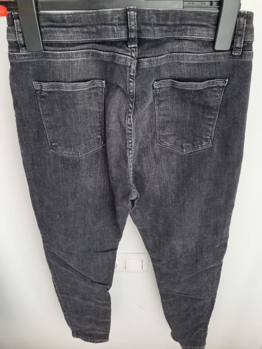 Blugi Negri Reserved, 36