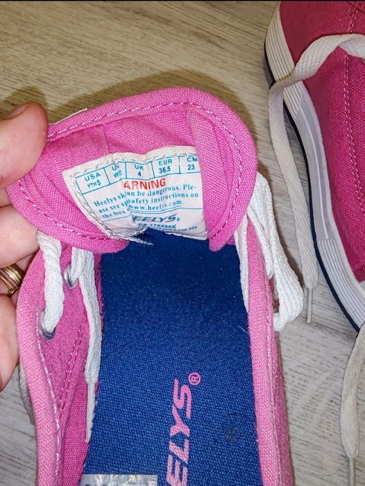 Pantofi sport Heelys, cu rotile, mărimea 36,5