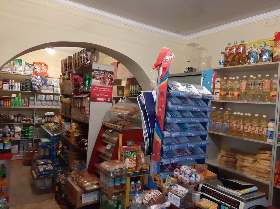 Продам действующий бизнес-магазин. 3хком.квартира 105с. с пристройкой
