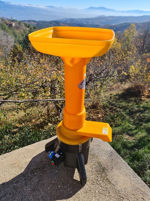 Дробилка на ябълки Speidel, 2,2 kW, като нова, оригинална цена 1875 лв