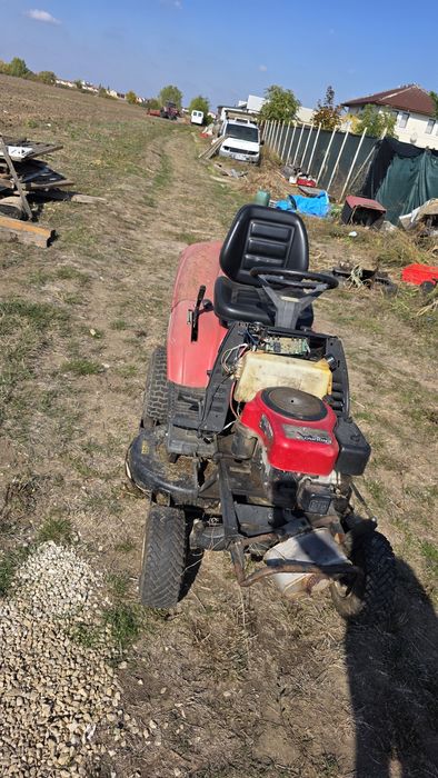 Tractoras iarba gazon cu cos colector