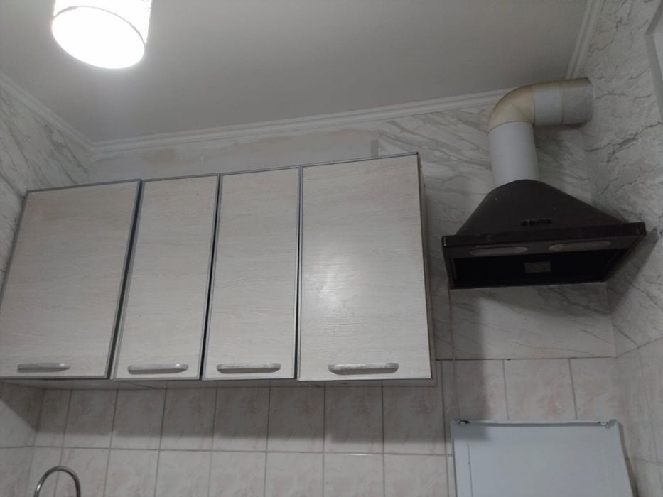 Продам кухню с плитой и вытяжкой!