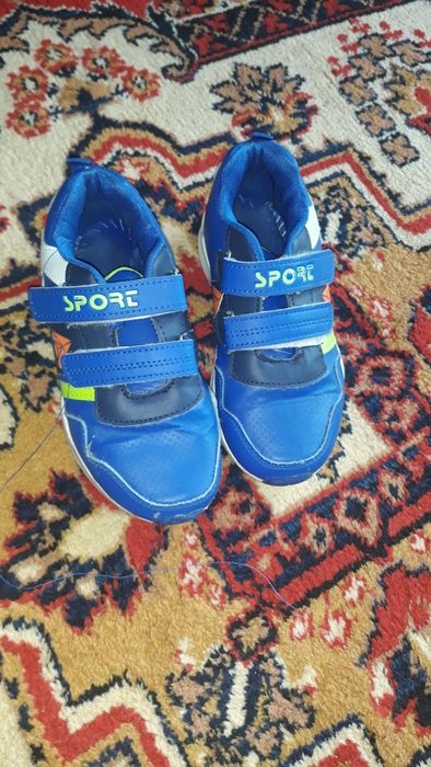 Продам кроссовки на мальчика
