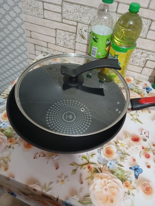 Продам сковороду вок.