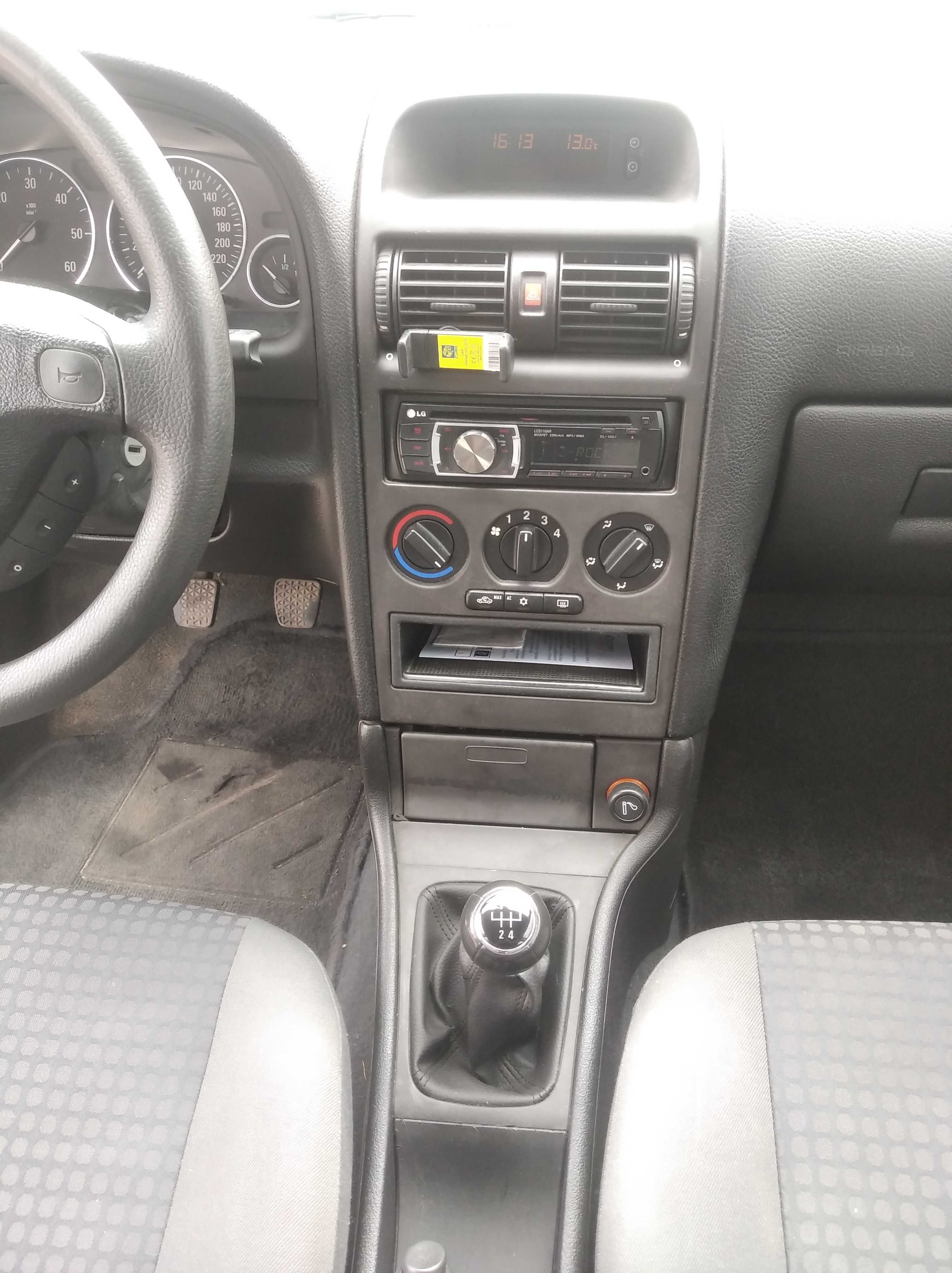 Купе Opel Astra 2004 комби CDTI 82 k.c.