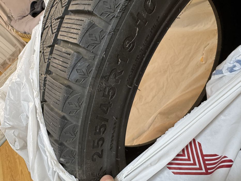 Шины пара зимние 255/45/19 triangle