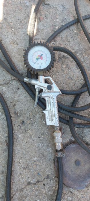 Furtun pneumatic cu manometru