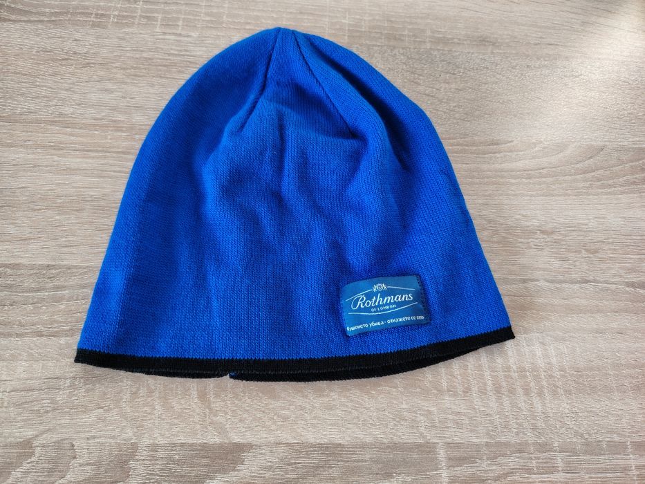 Зимна шапка . Нова .