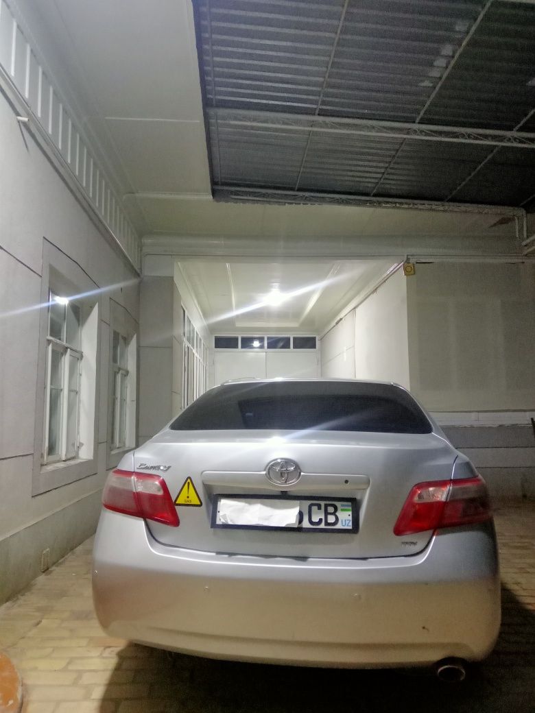 Toyota camry sotiladi