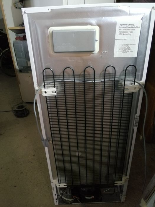 Vând congelator Beko