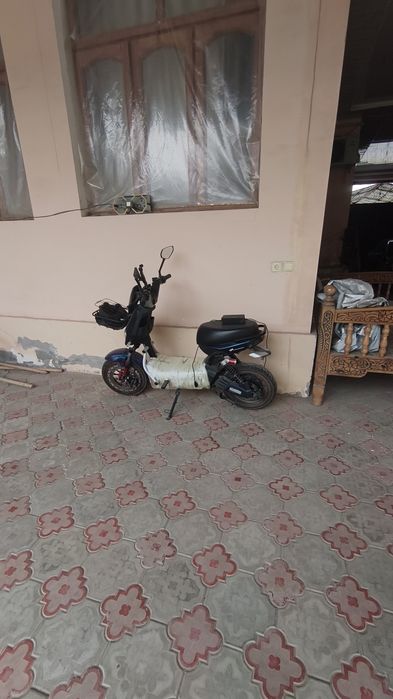 Prava kerak emas Skuter sotiladi mator 240W tezligi 25km/s  tabloda