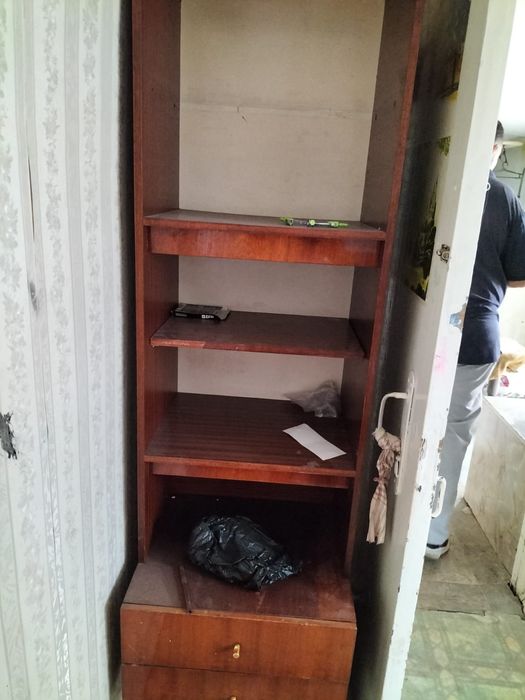 Старинный шкаф  2000