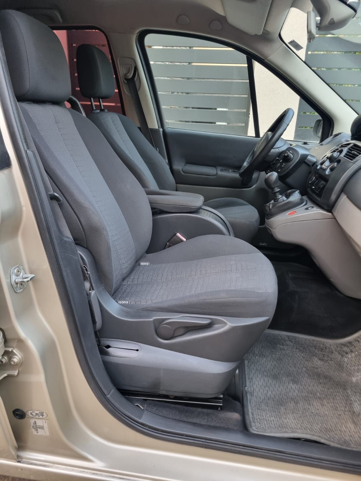 Vând Renault Scenic II Facelift Motor 1.9 DCi an 2006