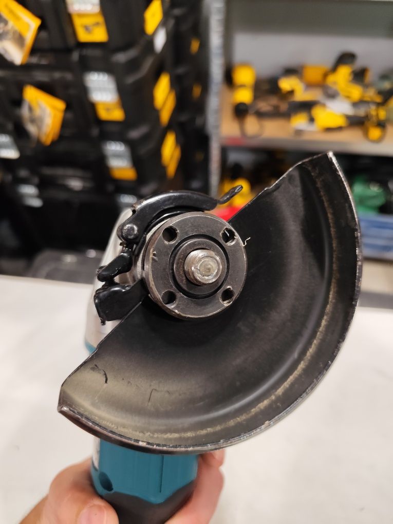 Безчетков акумулаторен ъглошлайф Макита Makita DGA506 18V