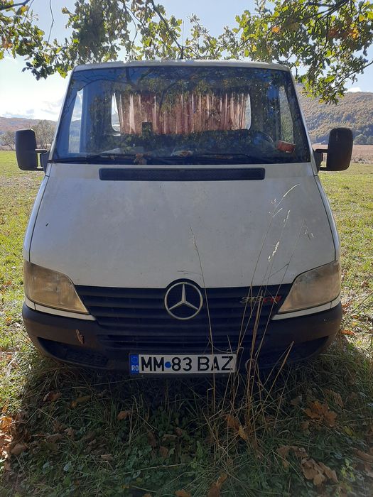 Ofer spre vânzare camioneta Mercedes