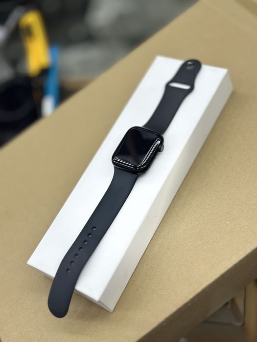 Iwatch 9 ,45mm.  Ideal.  Battry 96 %