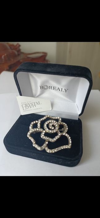 Brosa veche deosebita