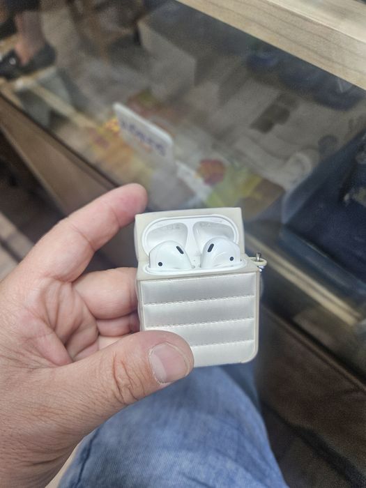 Airpods 2.2 оригинал в идеале
