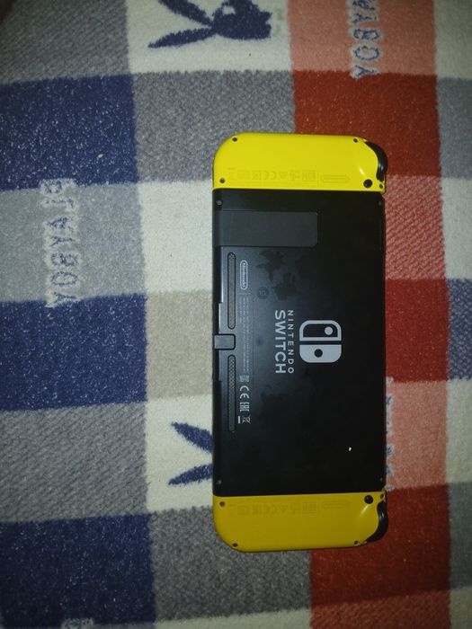 Nintendo switch  sau fac schimb cu un ps4