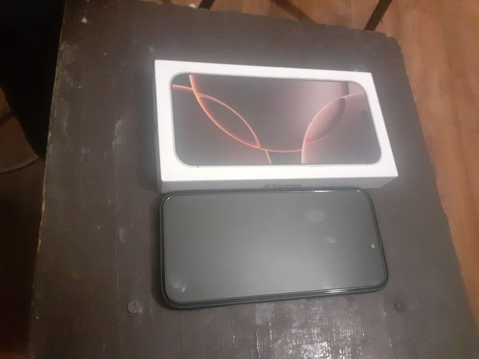 Продам:Айфон 16про мах китай