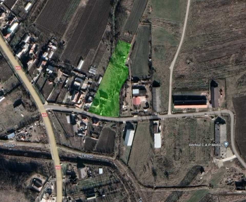 Casă bătrânească și teren