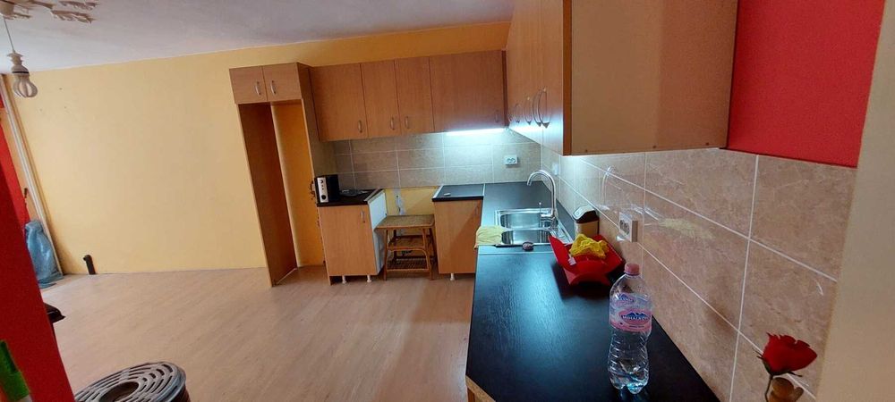 Продава се двустаен апартамент в санирана сграда в гр. Елхово