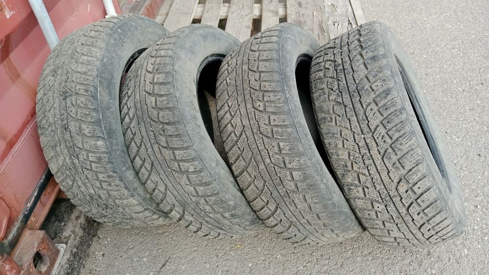 Зимние шины бу, шипы 225х65х17