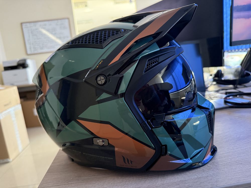 Каска MT Helmets Streetfighter L
