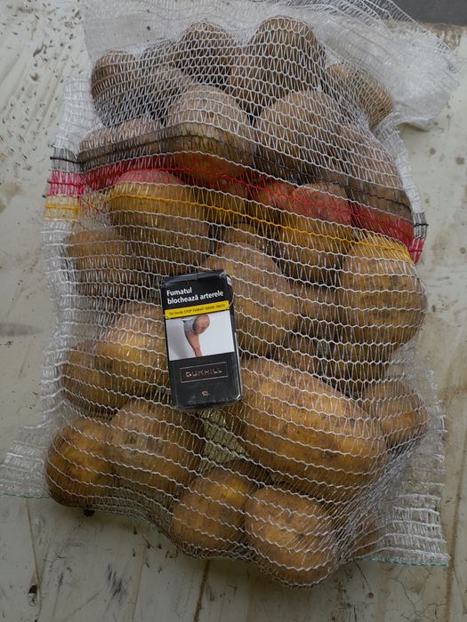 Vând cartofi alb rosu și ceapa