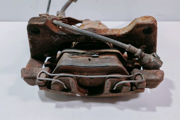 Etrier frana dreapta fata cu suport Audi A6 4F/C6 (facelift) seria