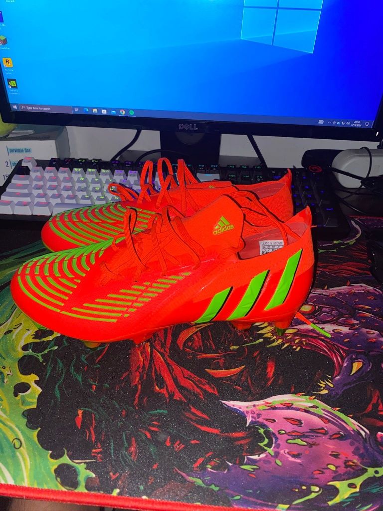 Vând ghete fotbal elite predator